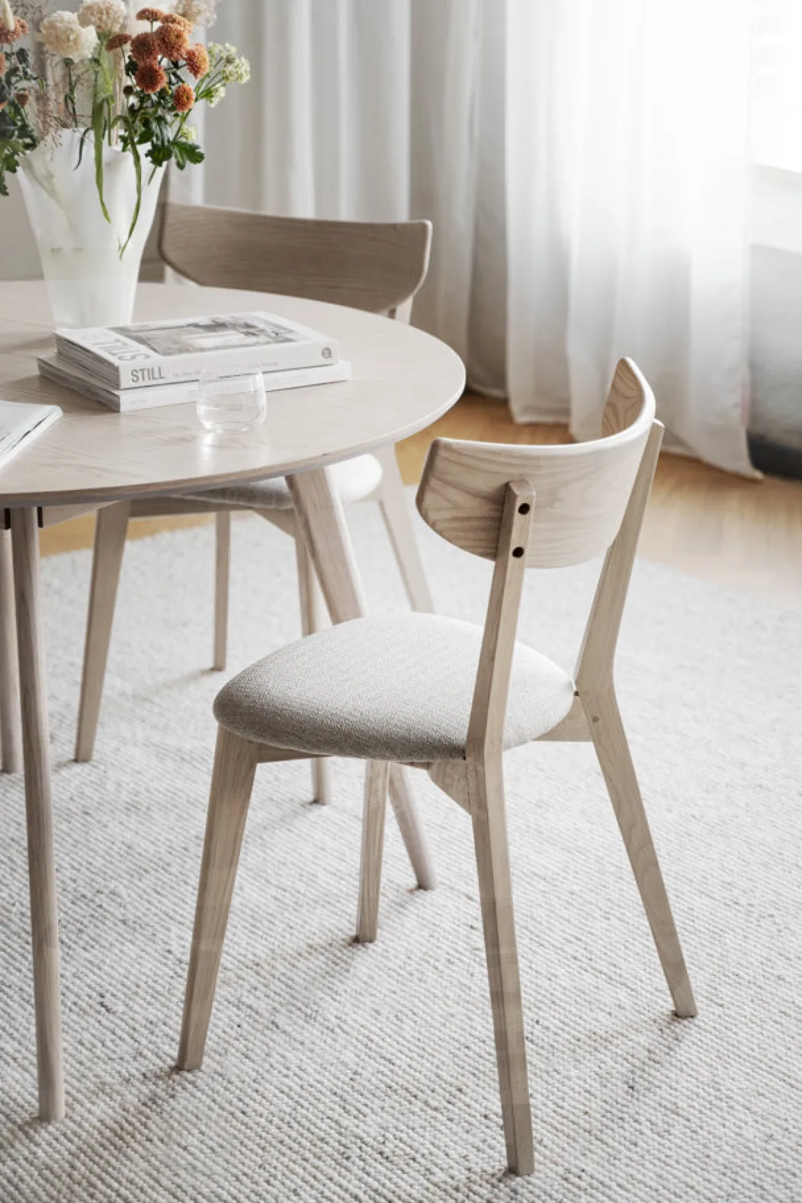 Ami stol vitpigmenterad ek/beige-grått tyg