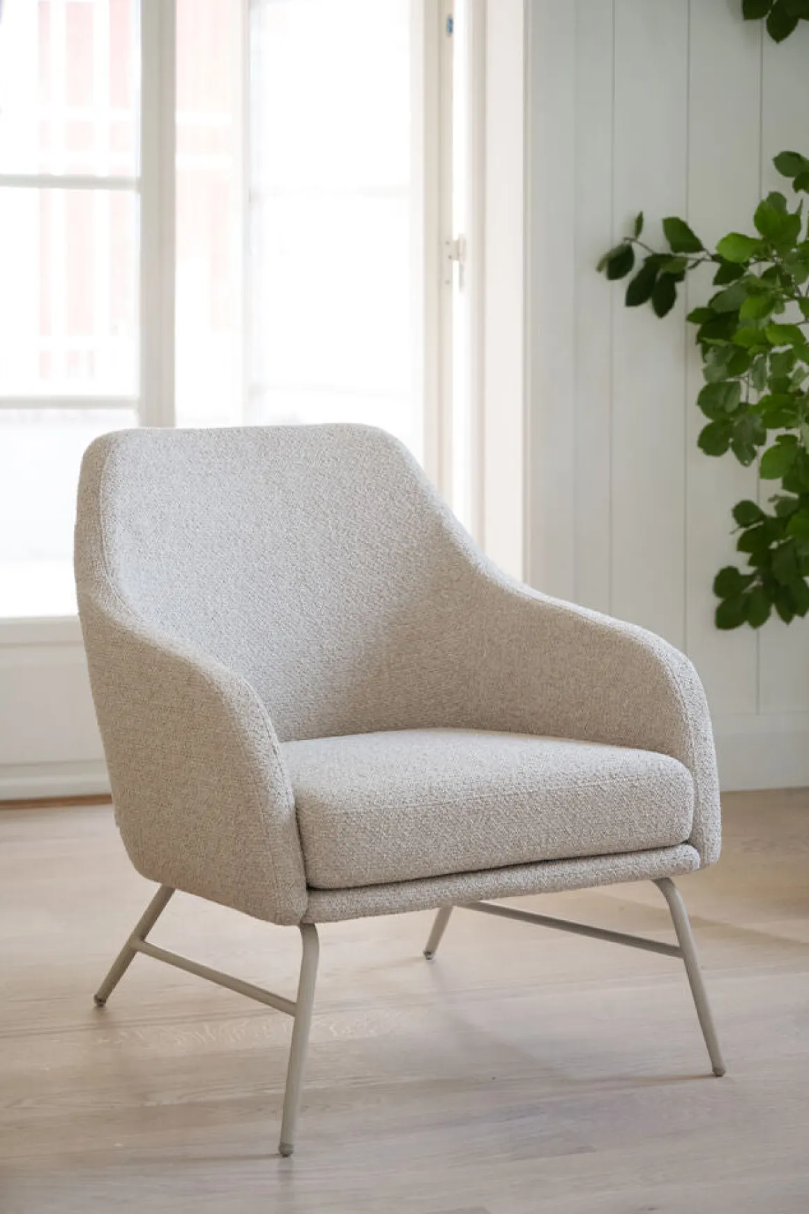 Eldwin fåtölj beige tyg/beige metall