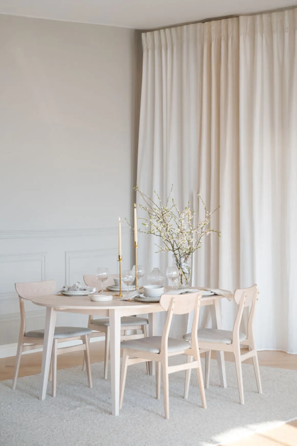 Rodham stol vitpigment ek/grå-beige