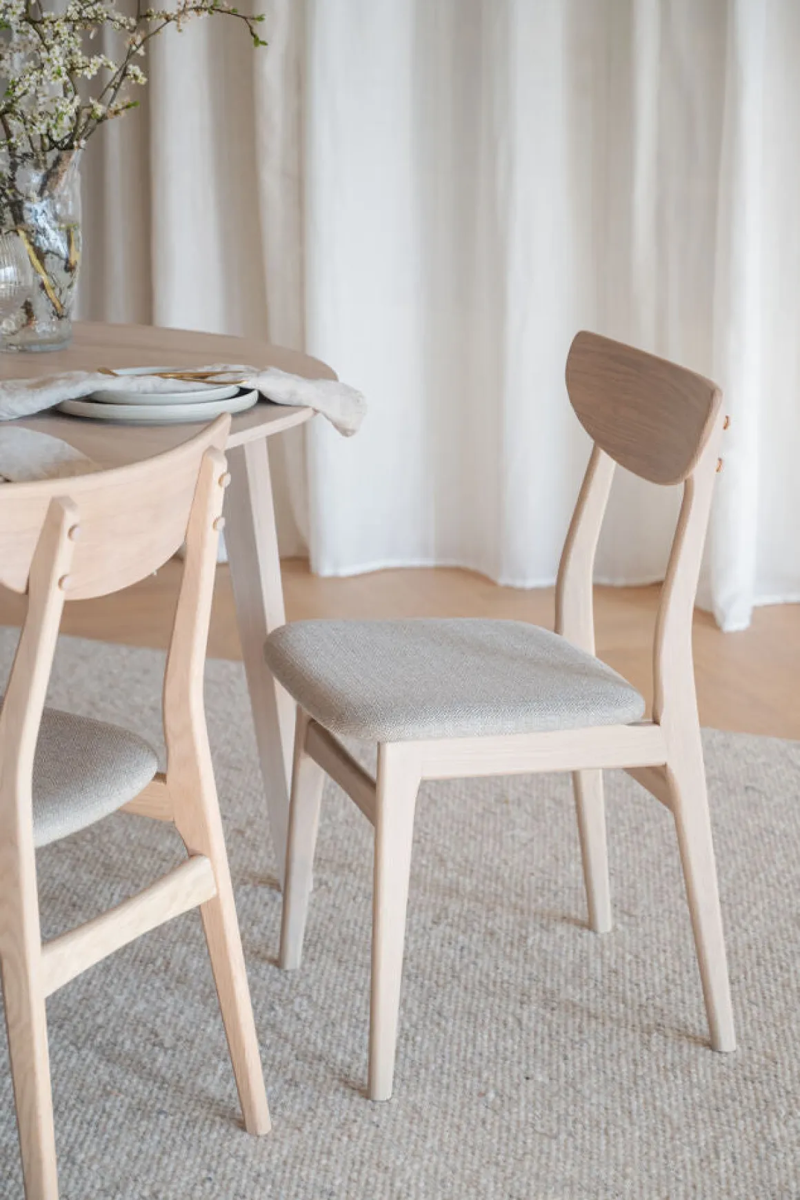 Rodham stol vitpigment ek/grå-beige