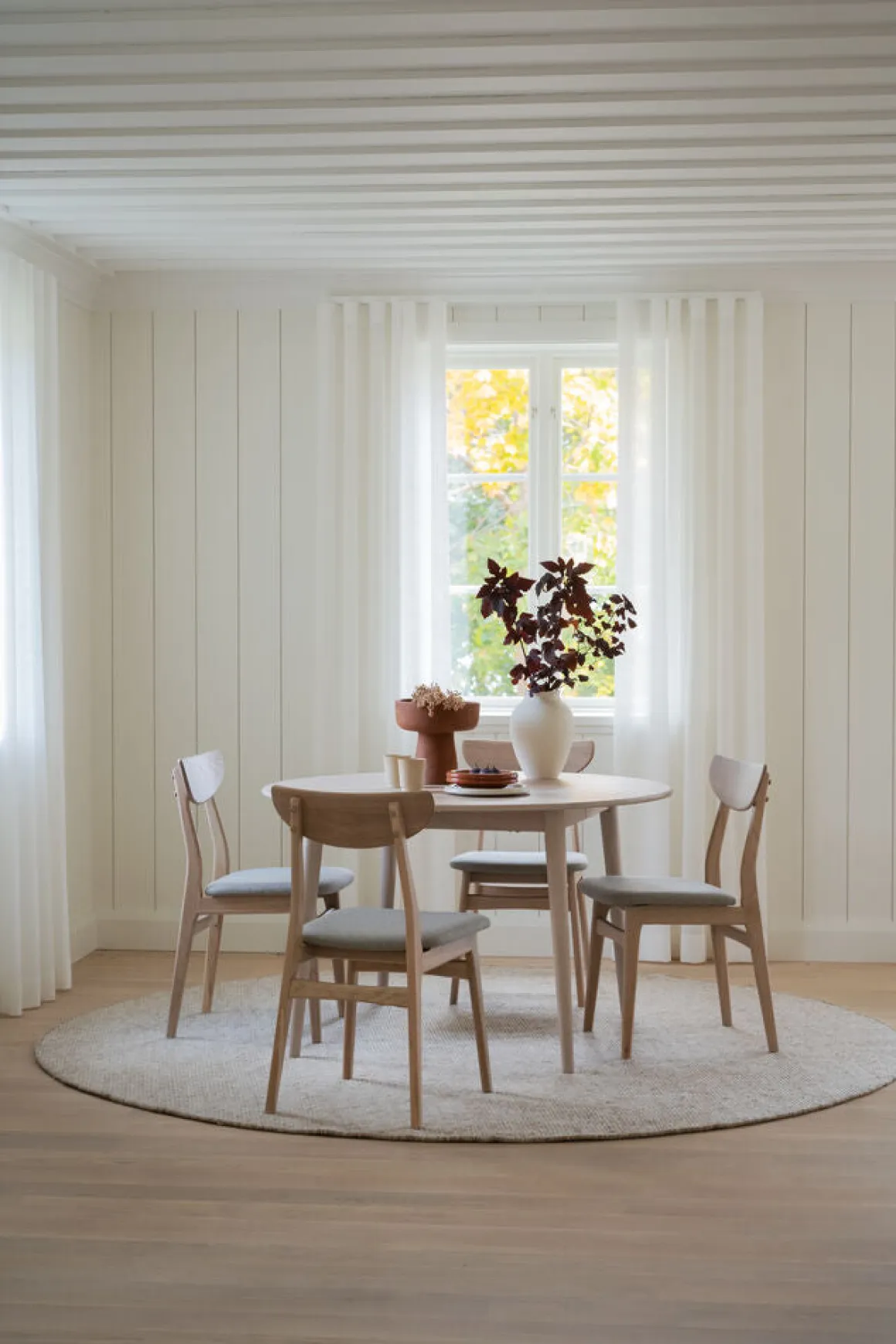 Rodham stol vitpigment ek/grå-beige