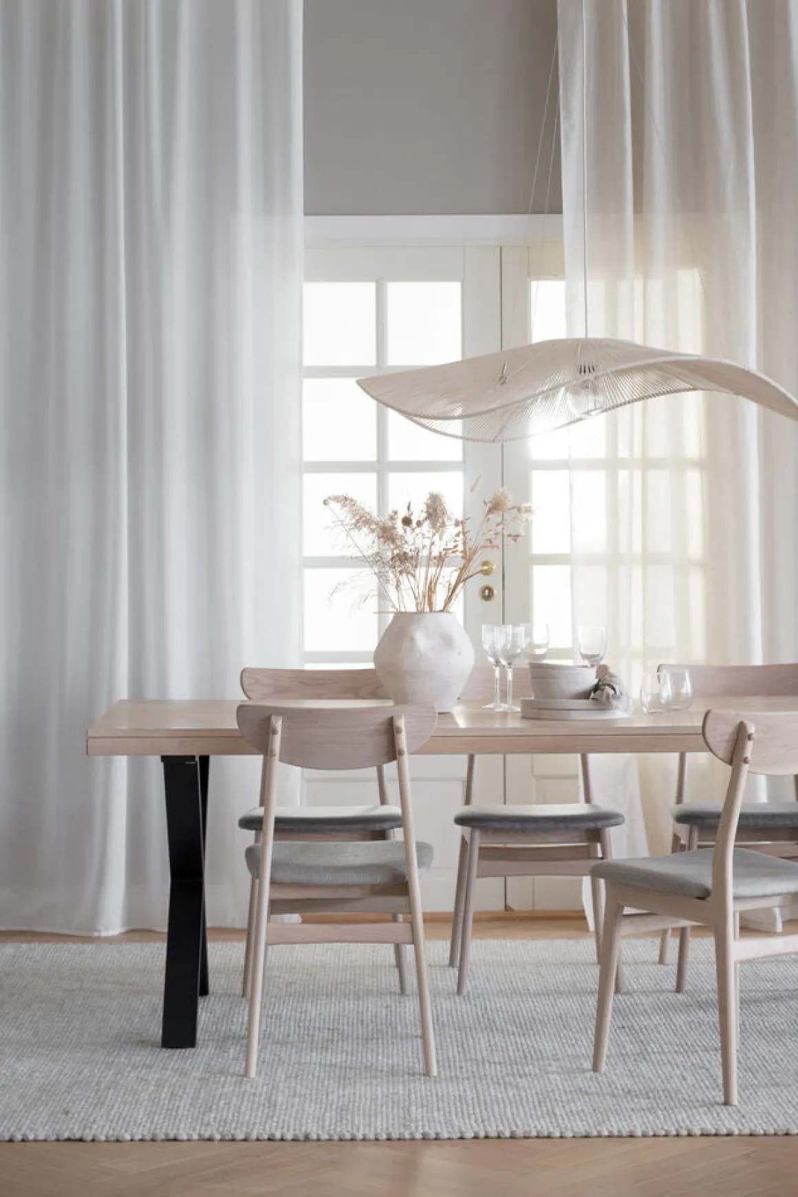 Rodham stol vitpigment ek/grå-beige